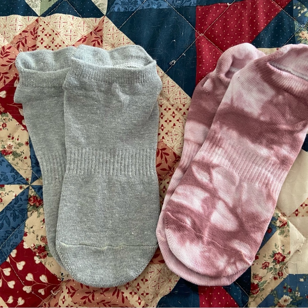 NWOT 2 pairs Oak & Reed grip sock barre, pilates, yoga One Size